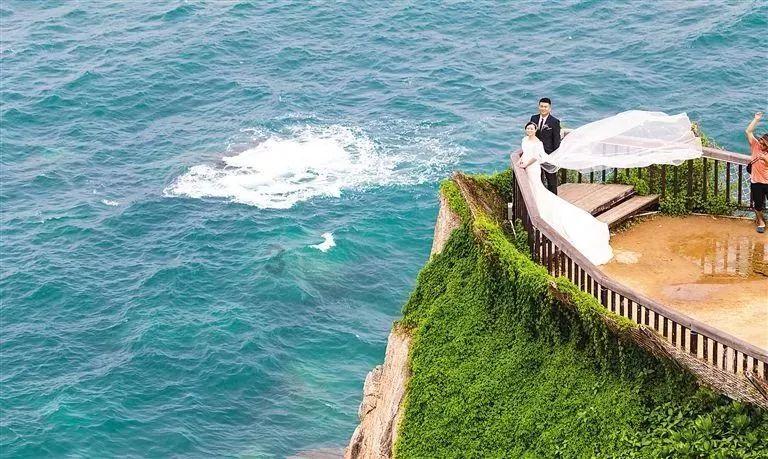 逃离废弃的建筑