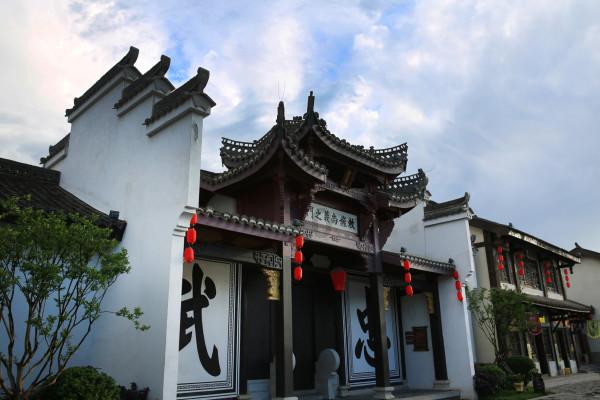 国家发改委：银发经济发展离不开各年龄人群的共同参与